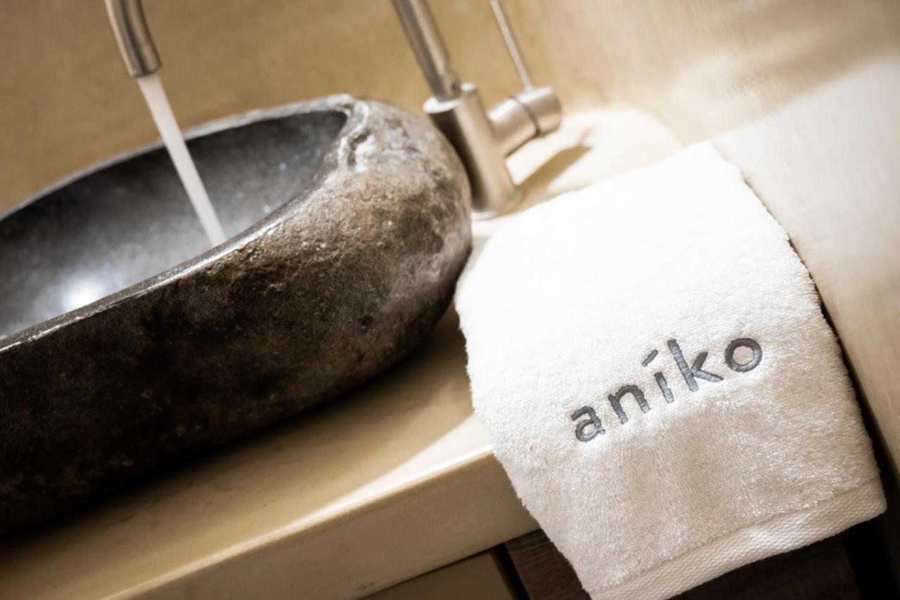Aniko Suites Psarou * Psarrou