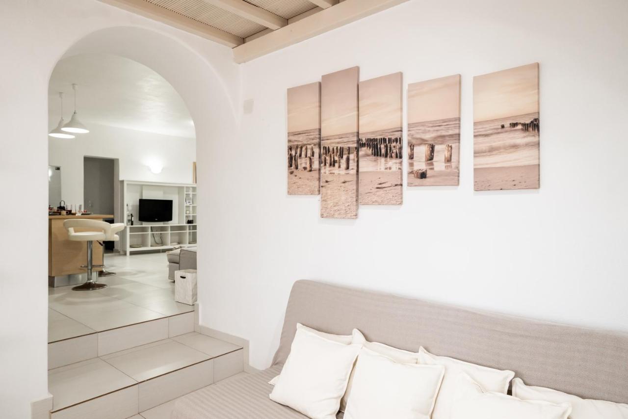 Aniko Suites Psarou Psarrou
